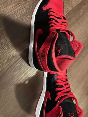 Jordan 1 Mid- Black & Red Size 10